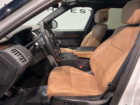 Used 2024 Land Rover Discovery Dynamic SE image 15