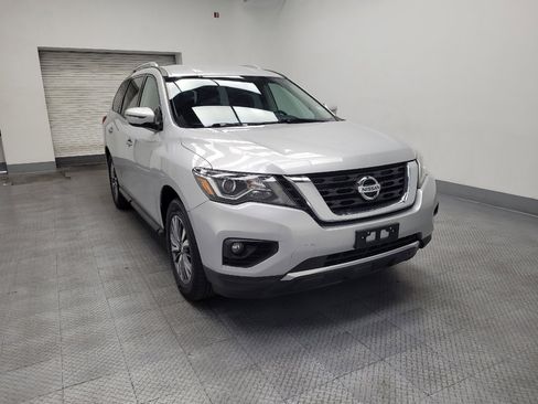 Used 2020 Nissan Pathfinder SV image 13
