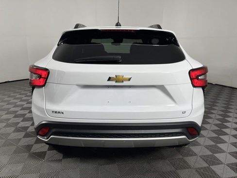 Used 2024 Chevrolet Trax LT w/ Driver Confidence Package FWD image 7