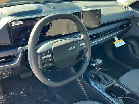 New 2025 Kia K4 LXS image 8