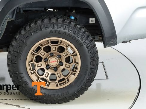 Used 2019 Toyota Tacoma TRD Off-Road w/ Technology Package AWD/4WD image 42