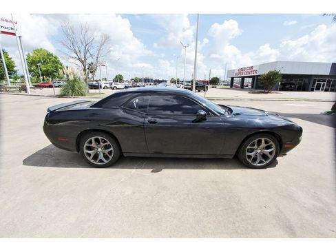 Used 2016 Dodge Challenger SXT w/ Sound Group RWD image 5