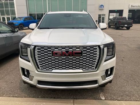 Used 2024 GMC Yukon Denali AWD/4WD image 3