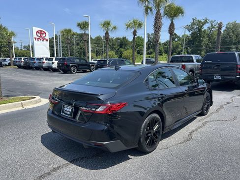 Used 2025 Toyota Camry SE FWD image 10