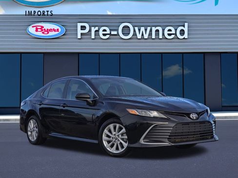 Used 2024 Toyota Camry LE image 1