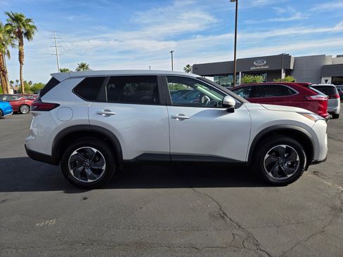 Used 2024 Nissan Rogue SV FWD image 7
