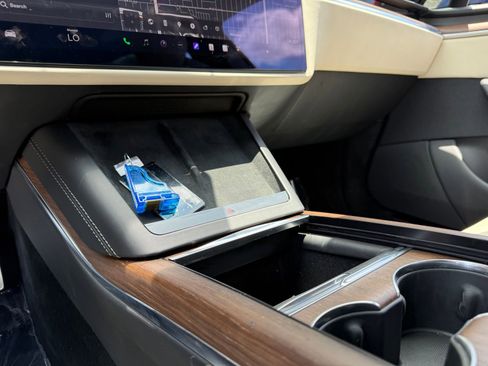 Used 2023 Tesla Model S AWD/4WD image 27