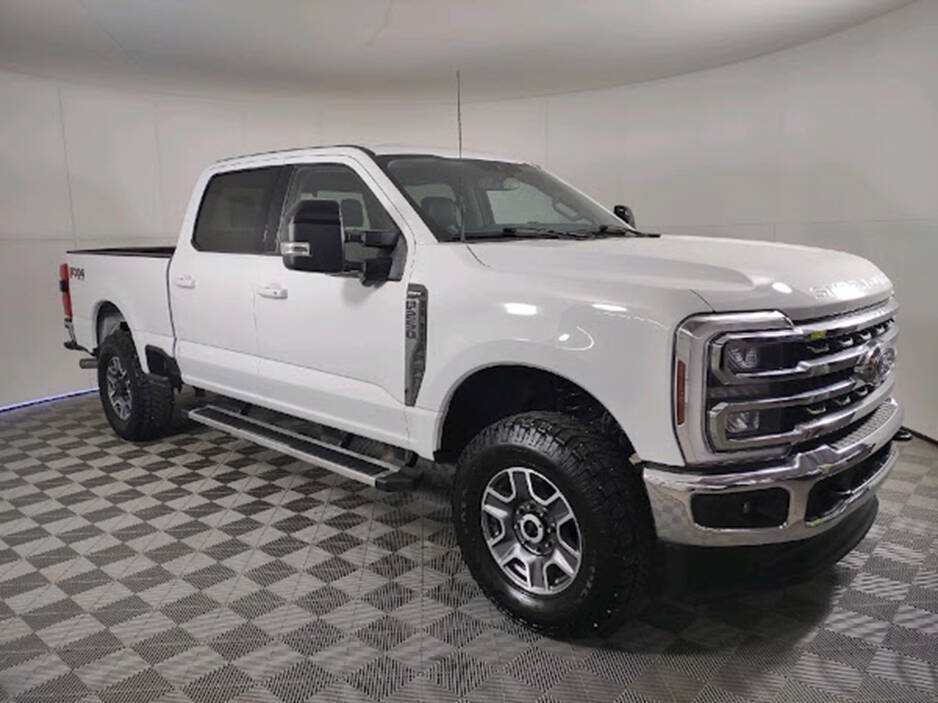 Used 2024 Ford F250 Lariat w/ FX4 Off-Road Package AWD/4WD image 3