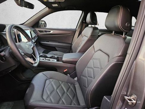 Used 2025 Volkswagen Atlas Cross Sport SE image 16