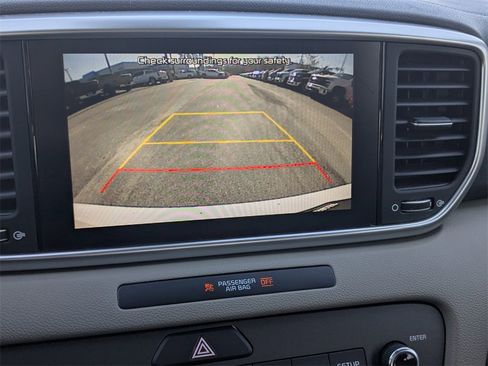 Used 2020 Kia Sportage LX image 16