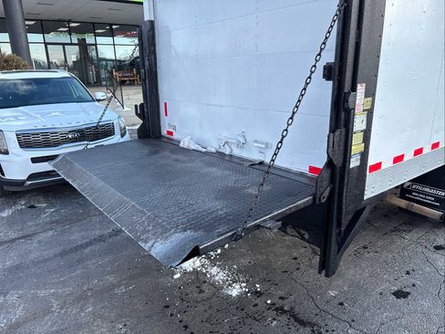 Used 2018 Ford E-350 and Econoline 350 Super Duty image 10