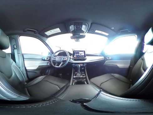 Used 2025 Jeep Compass Limited image 41