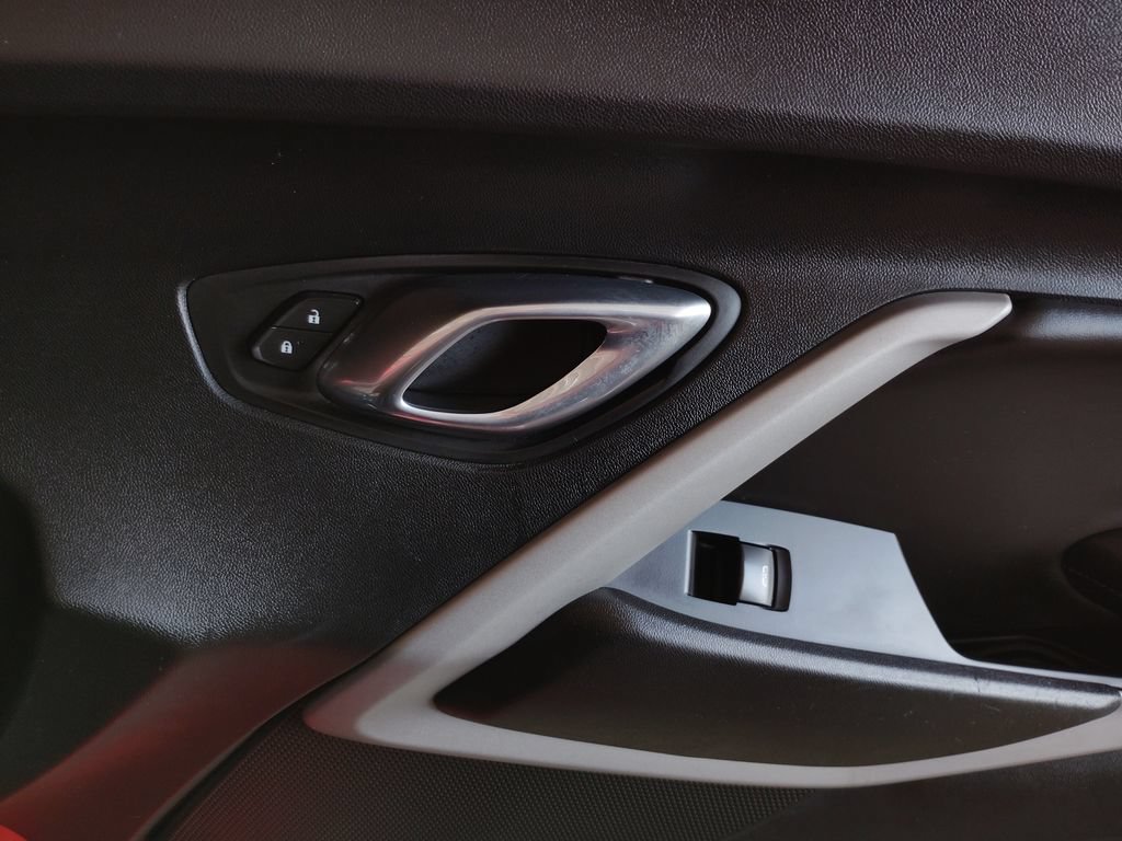 Used 2020 Chevrolet Camaro LT RWD image 11