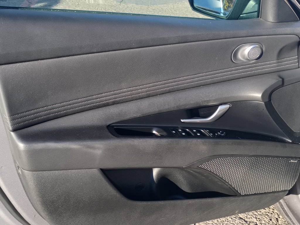 Certified 2025 Hyundai Elantra Limited FWD image 15