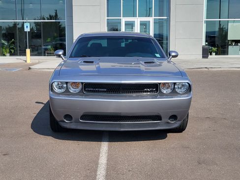 Used 2014 Dodge Challenger SXT RWD image 2
