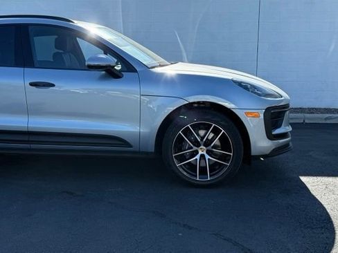 Used 2025 Porsche Macan AWD/4WD image 9