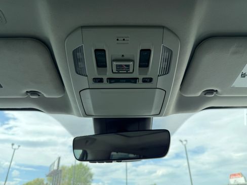 Used 2021 Toyota Highlander XLE image 26