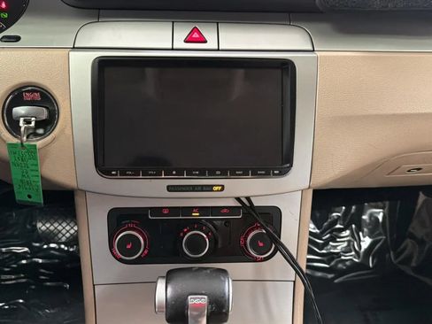 Used 2010 Volkswagen CC Sport FWD image 13
