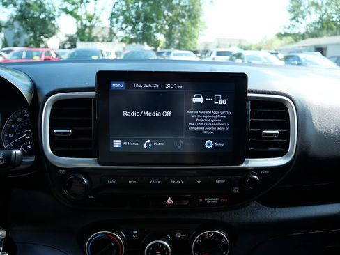 Used 2020 Hyundai Venue SE FWD image 14