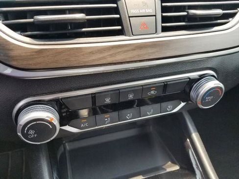 Used 2024 Nissan Altima 2.5 SV FWD image 19