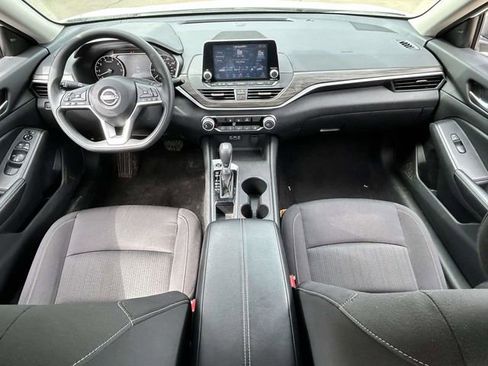 Used 2025 Nissan Altima 2.5 SV image 9