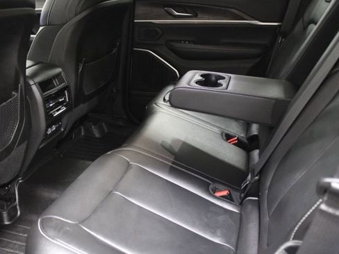 Used 2023 Jeep Grand Cherokee Limited w/ Black Appearance Package image 49