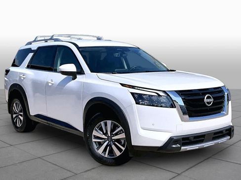 Used 2025 Nissan Pathfinder SL w/ Cargo Package AWD/4WD image 3