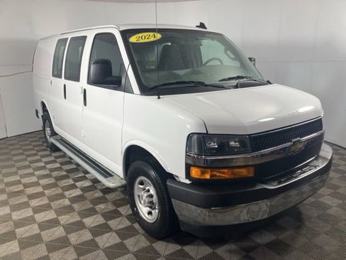 Certified 2024 Chevrolet Express 2500 Work Van w/ Driver Convenience Package image 4