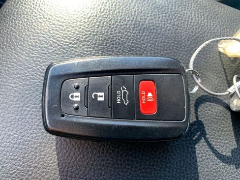 Used 2025 Toyota RAV4 XLE image 22