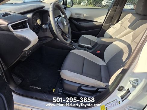 Used 2025 Toyota Corolla LE FWD image 5