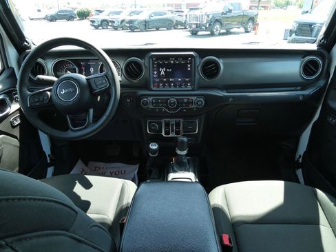 Used 2023 Jeep Gladiator Sport AWD/4WD image 22