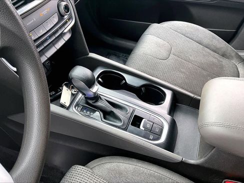 Used 2020 Hyundai Santa Fe SEL image 17