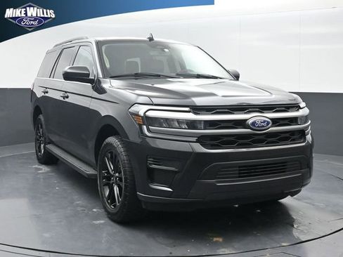 Used 2024 Ford Expedition XLT RWD image 1