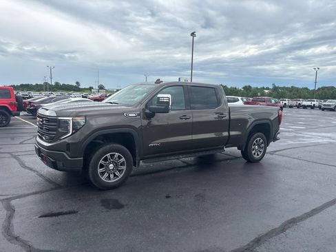 Used 2024 GMC Sierra 1500 AT4 w/ Technology Package AWD/4WD image 3