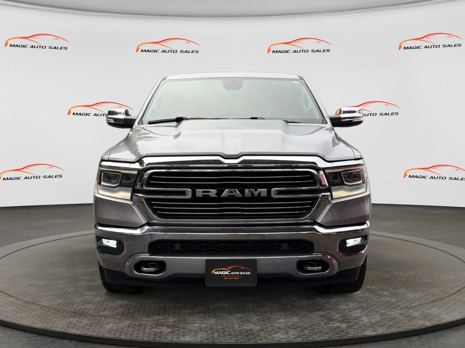 Used 2019 RAM 1500 Laramie AWD/4WD image 3