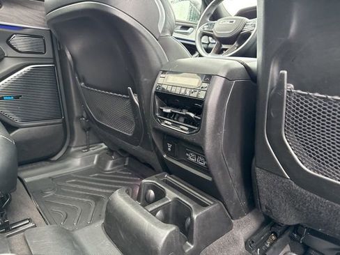 Used 2022 Jeep Grand Cherokee L Overland w/ Luxury Tech Group IV image 17