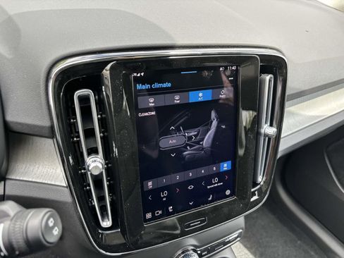 New 2025 Volvo XC40 B5 Core w/ Protection Package Premier image 19