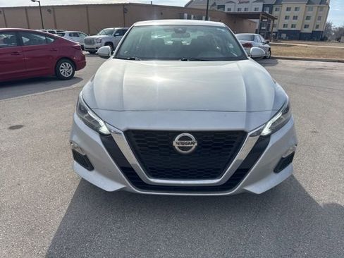 Used 2022 Nissan Altima 2.5 SV image 2
