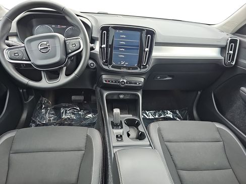 Used 2020 Volvo XC40 T5 Momentum image 9