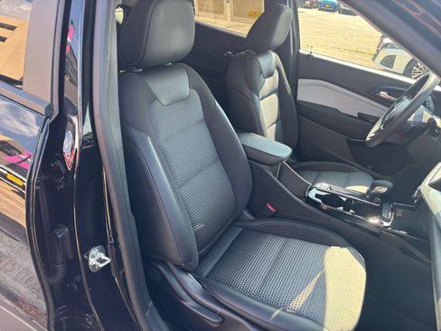 Used 2025 Chevrolet Trax LT FWD image 35