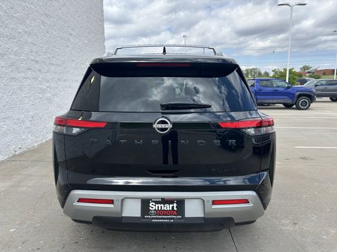 Used 2023 Nissan Pathfinder SL w/ Black Appearance Package AWD/4WD image 5