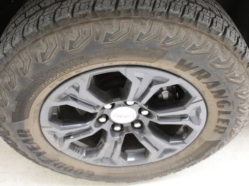 Used 2024 GMC Canyon Elevation image 10