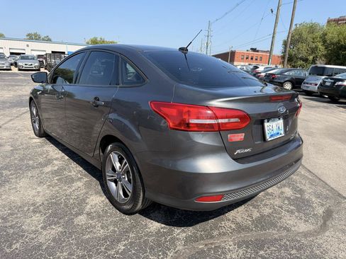 Used 2018 Ford Focus SE w/ SE Appearance Package FWD image 7