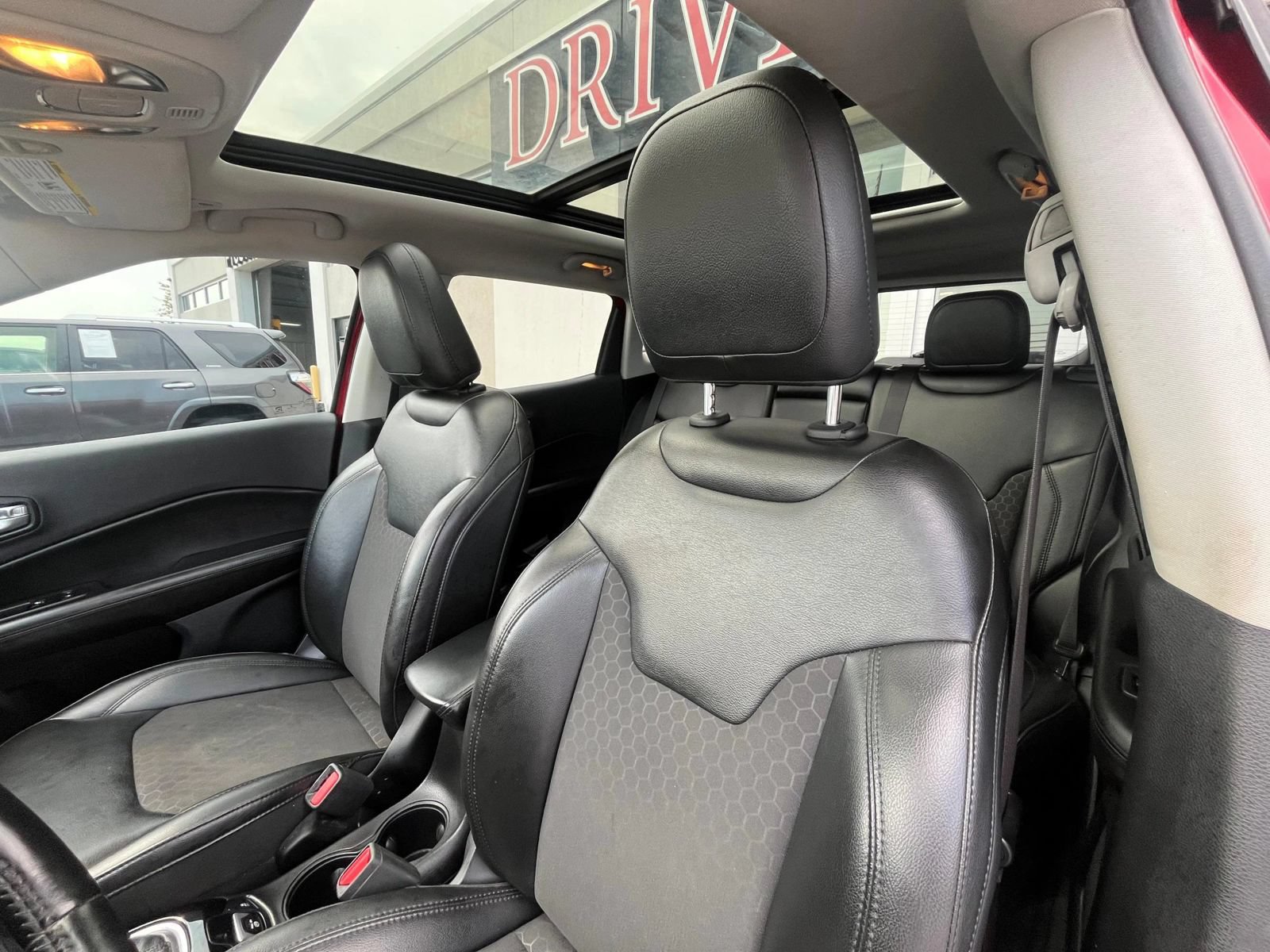 Used 2019 Jeep Compass Latitude AWD/4WD image 27