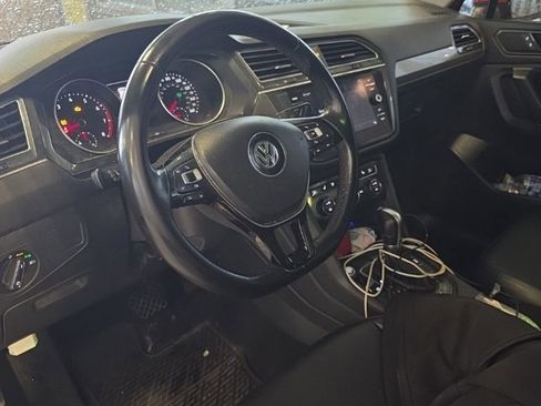 Used 2018 Volkswagen Tiguan SE w/ Panoramic Sunroof Package image 4