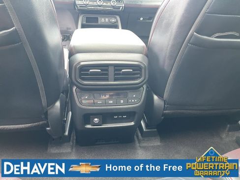 Used 2025 Honda Pilot Black Edition image 23