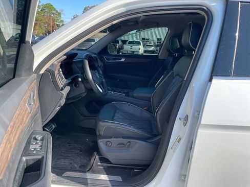 Used 2025 Volkswagen Atlas SEL Premium R-Line image 9