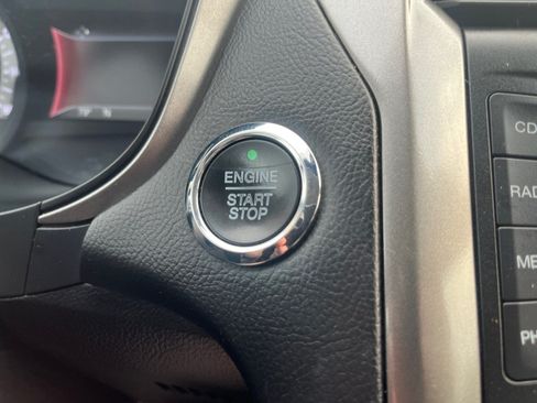 Used 2018 Ford Fusion SE FWD image 29