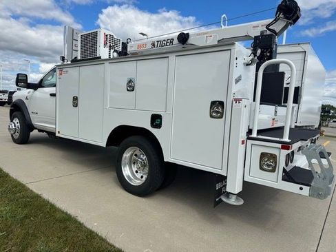 New 2025 RAM 5500 4x4 Regular Cab image 5