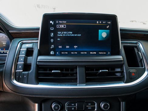 Used 2023 Chevrolet Suburban Premier RWD image 20